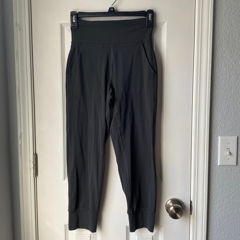GREY LULULEMON ALIGN JOGGER HIGH-RISE CROP